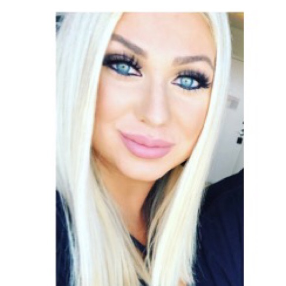 Meet your Posher, Tiffany - Picture 2 of 2